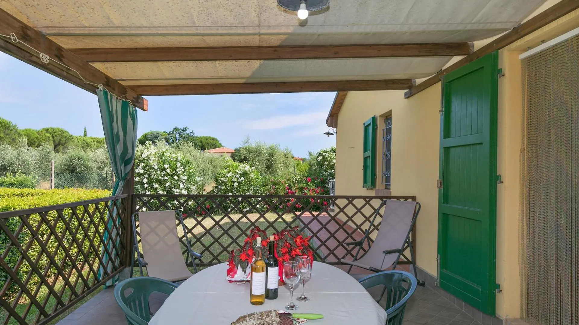 Il Pino - Appartamento Mandorlo Cecina  Séjour à la ferme