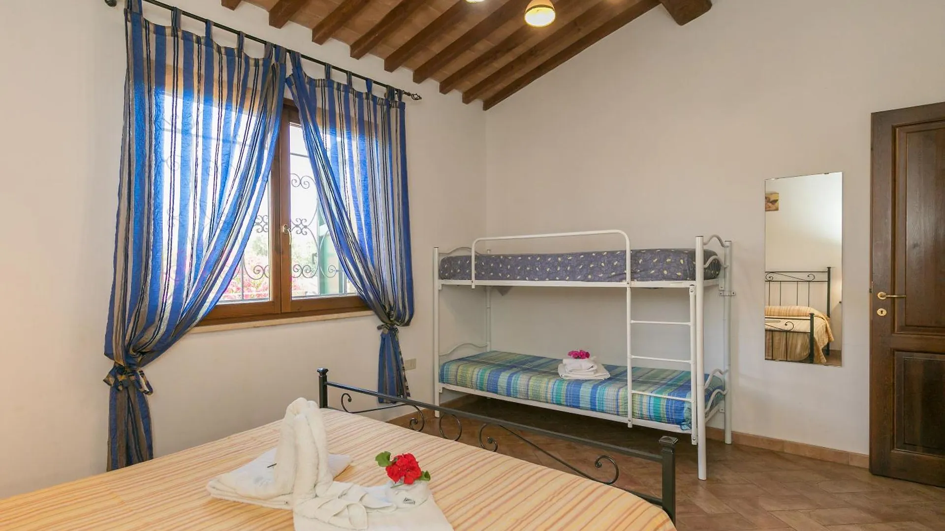 Il Pino - Appartamento Mandorlo Cecina  Séjour à la ferme Cecina (Livorno)
